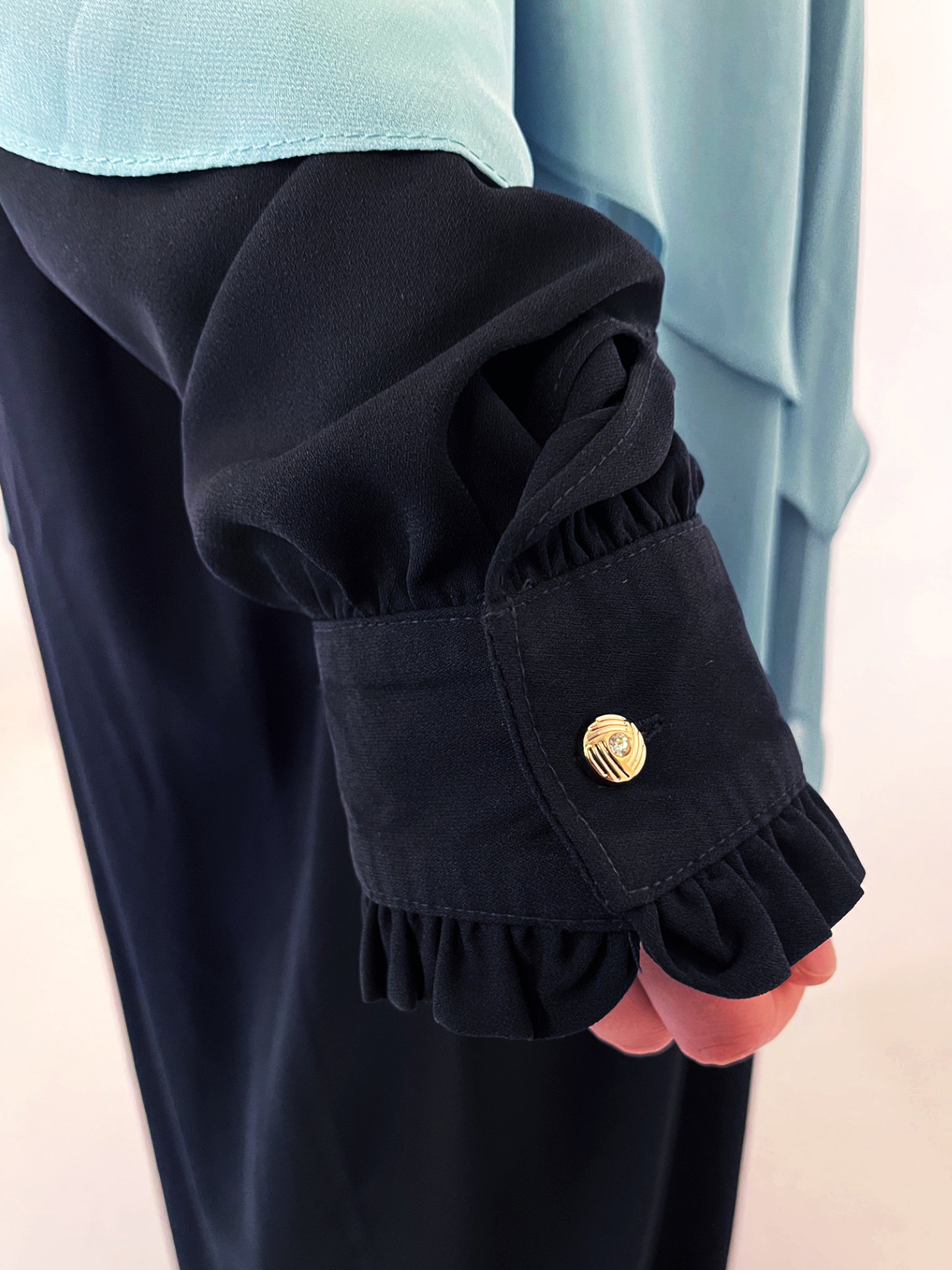 Abaya Schwarz mit Manschetten - elle A cette